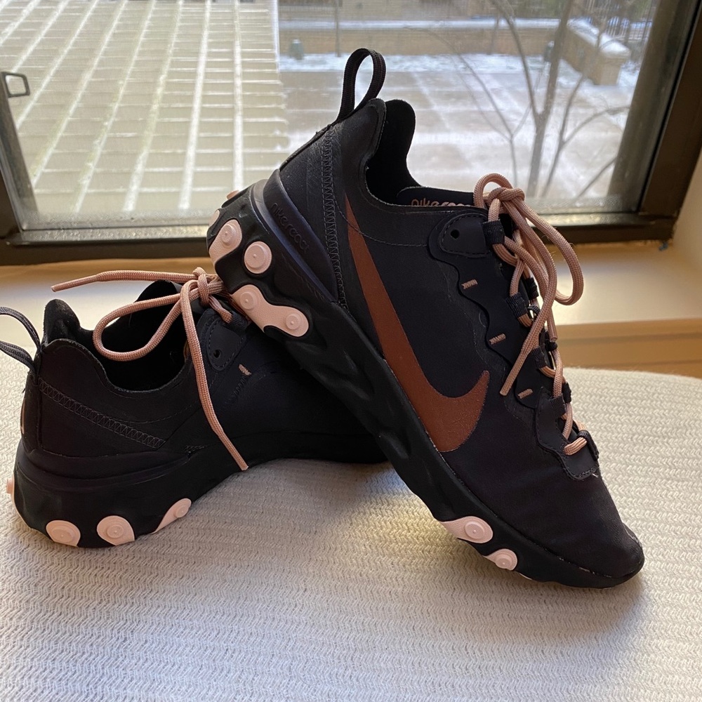 Nike React Element-Free Black Laces With Purchase